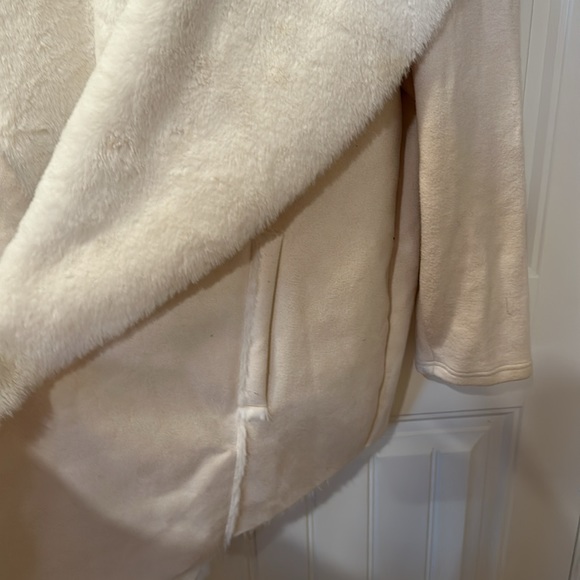 Torrid White Faux Suede & Faux Fur Drape Front Jacket Size 3 (3x 22-24) - Picture 3 of 8